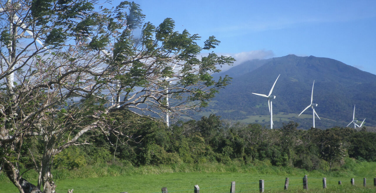 Windpark Costa Rica - Ende Mai 2016 wurde ein 149 Millionen Euro großes Projekt zur Errichtung und Instandhaltung von Windparks in Costa Rica beschlossen. Es ist bereits das dritte gemeinsame nachhaltige Projekt der beiden Institutionen.<br />
  - © Foto: Carlos Hernandez