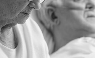 Assistierter Suizid - © Foto: iStock/KatarzynaBialasiewicz (Bildbearbeitung: Rainer Messerklinger)
