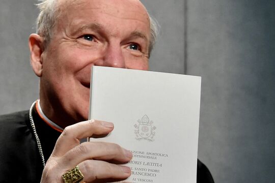 Schönborn - © APA / AFP / Alberto Pizzoli   -   Kardinal Schönborn präsentiert das Apostolische Schreiben "Amoris Laetitia" im Vatikan am 6. April 2016