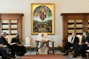 Papst und Synodalität - © Foto: APA / AFP / Vatican Media / Handout