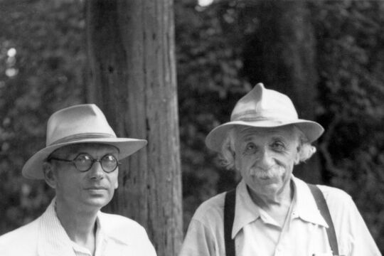 Kurt Gödel und Albert Einstein - Am „Institute for Advanced Study“ im US-amerikanischen Princeton pflegten Kurt Gödel und Albert Einstein eine ungewöhnliche Freundschaft. - © Emilio Segre Visual Archives / Science Photo Library / picturedesk