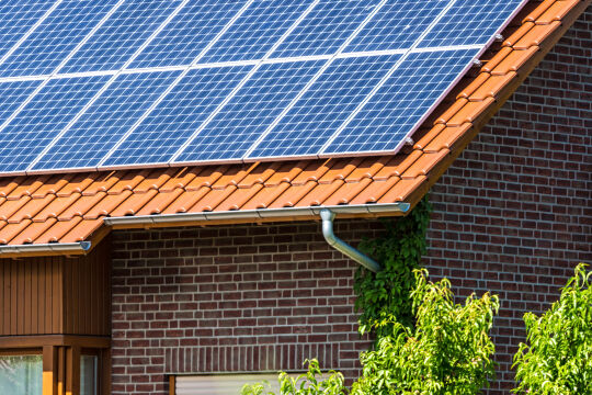 Solar Dach Photovoltaik - © Foto: iStock / querbeet