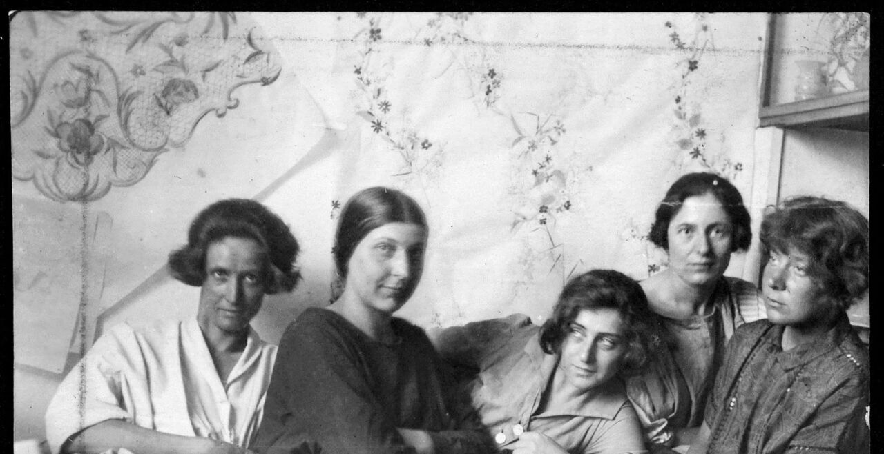Charlotte Billwiller, Mathilde Flögl, Susi Singer, Marianne Leisching und Maria Likarz, 1924. - © Foto: © MAK