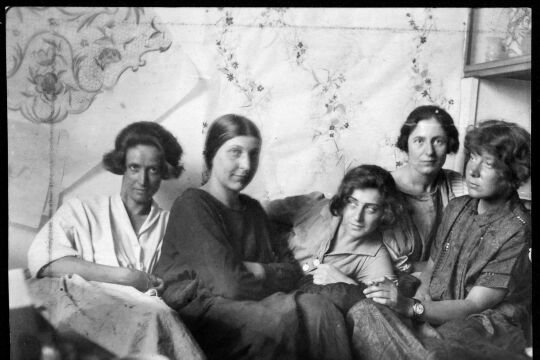 Charlotte Billwiller, Mathilde Flögl, Susi Singer, Marianne Leisching und Maria Likarz, 1924. - © Foto: © MAK