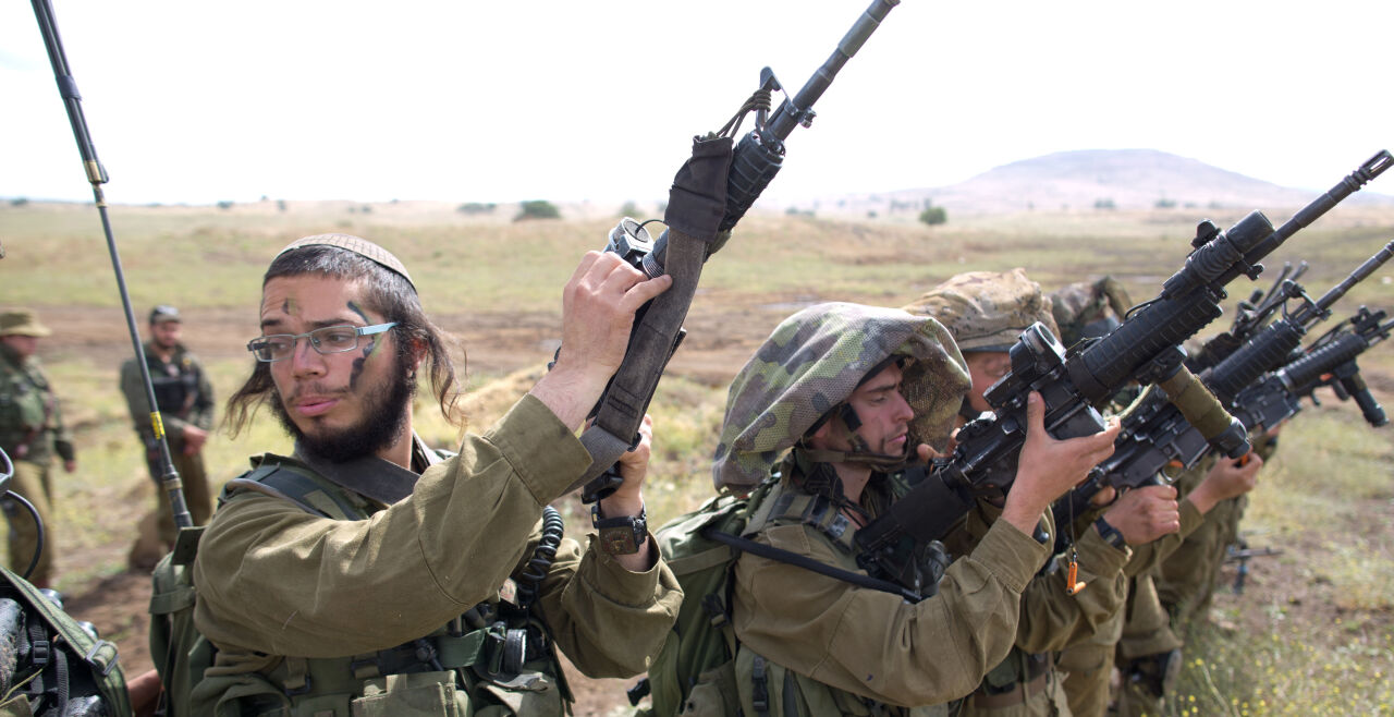Orthodoxe Juden in israelischer Armee - © APA / AFP / Menahem Kahana