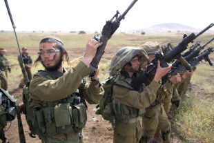 Orthodoxe Juden in israelischer Armee - © APA / AFP / Menahem Kahana