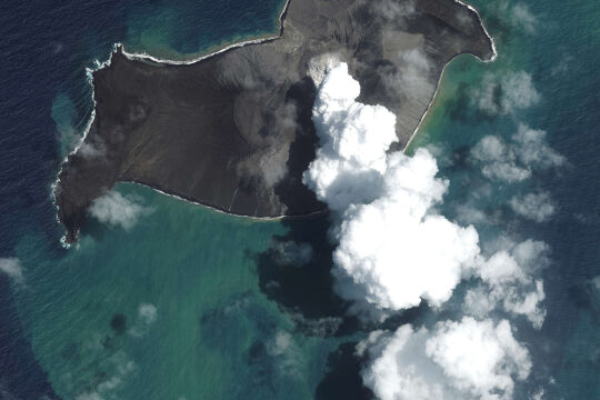 Tonga Vulkanausbruch - © Foto: APA/AFP/Satellite image ©2022 Maxar Technologies/Handout