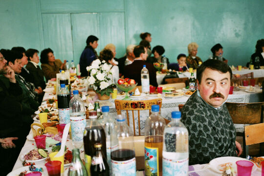 Festbankett - Festbankett zur Eröffnung eines Kindergartens. Izmail, Ukraine, 1999. - © Reiner Riedler