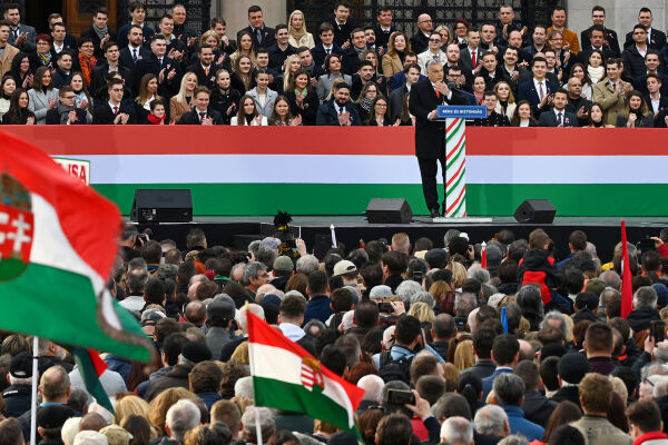 Orban Ungarn Wahlkampf - ©  Foto: APA / AFP / Attila Kisbenedek