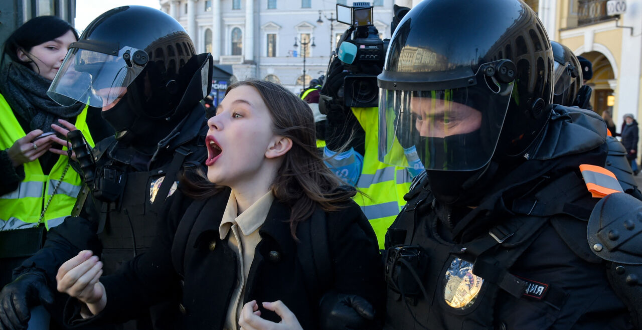 Russland Antikriegs Protest St. Petersburg - © Foto: APA/AFP