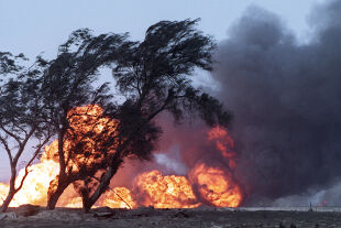 Ölfeld Krieg - © Foto: AFP / Michel Gangne