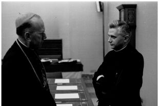 kk jr.jpg - © Bistum Mainz         Kardinal DDr. Franz König und Prof. Dr. Joseph Ratzinger auf dem Zweiten Vatikanischen Konzil
