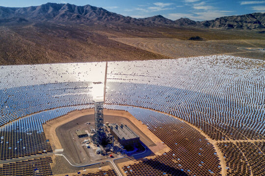 Solarpark Photovoltaik - © Foto: iStock / grandriver