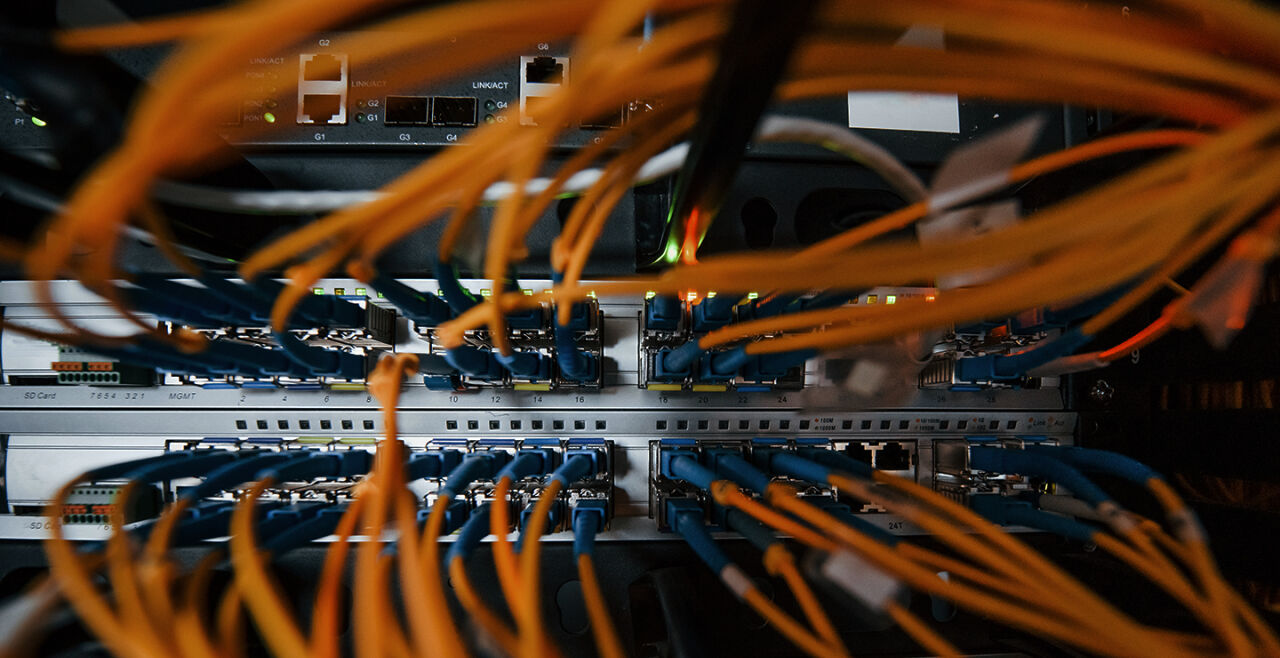 Internet Server Kabel - © Foto: iStock/standret
