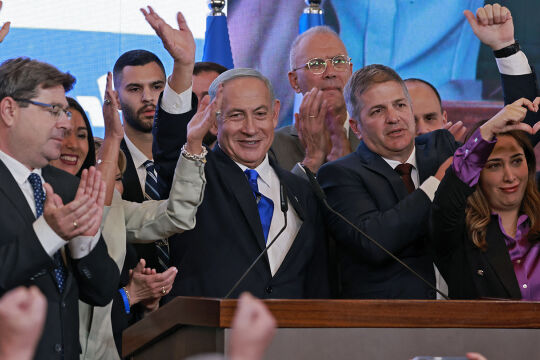 Netanyahu - © Foto: APA / AFP / Menahem Kahana